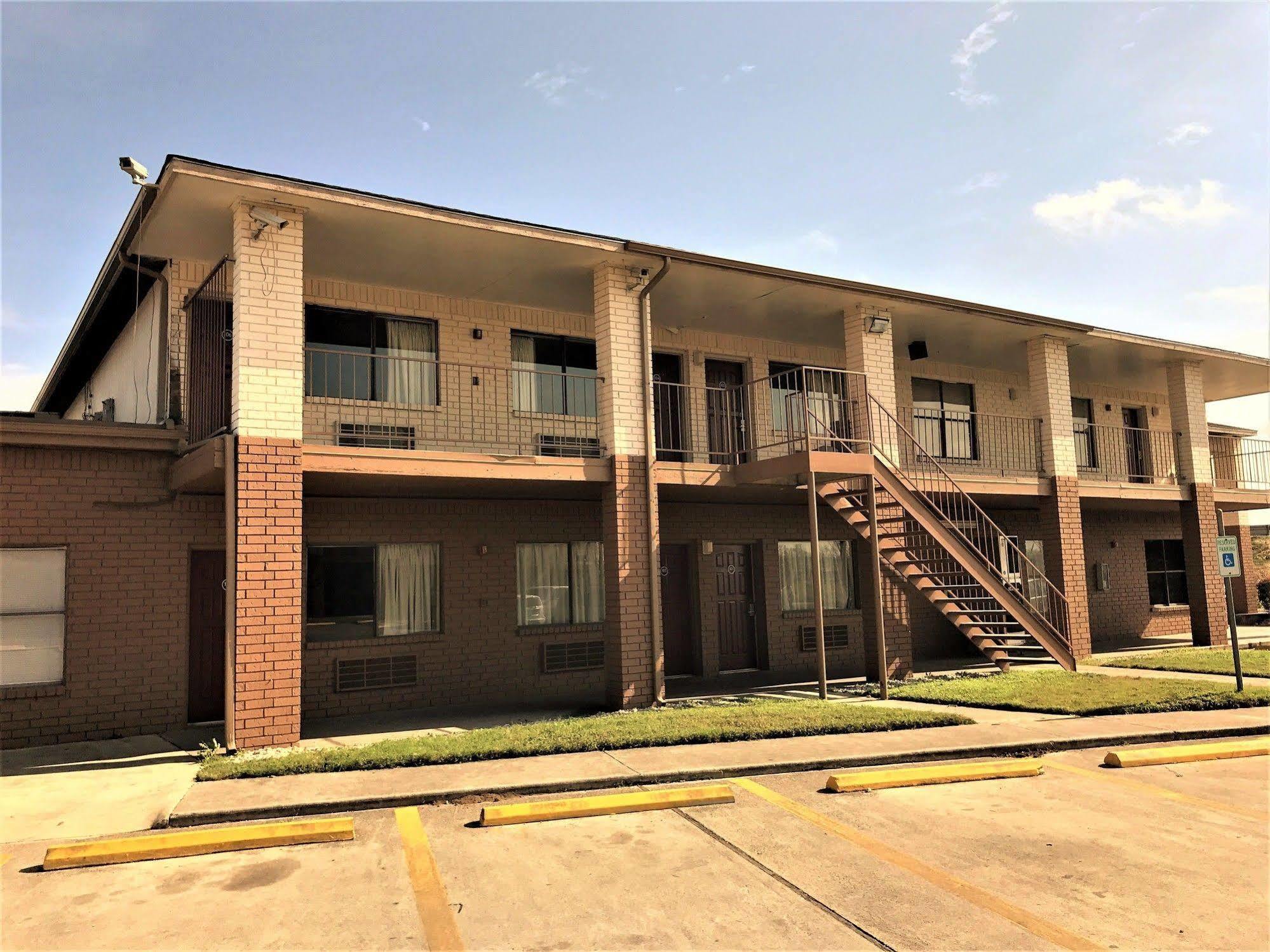 Hometowne Studios By Red Roof San Antonio E - Frost Bank Center מראה חיצוני תמונה